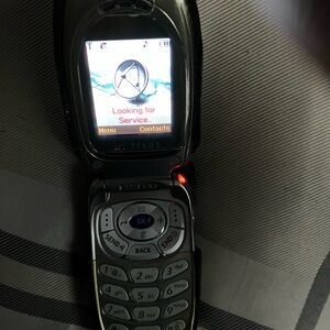 Samsung SCH-A670 flip phone